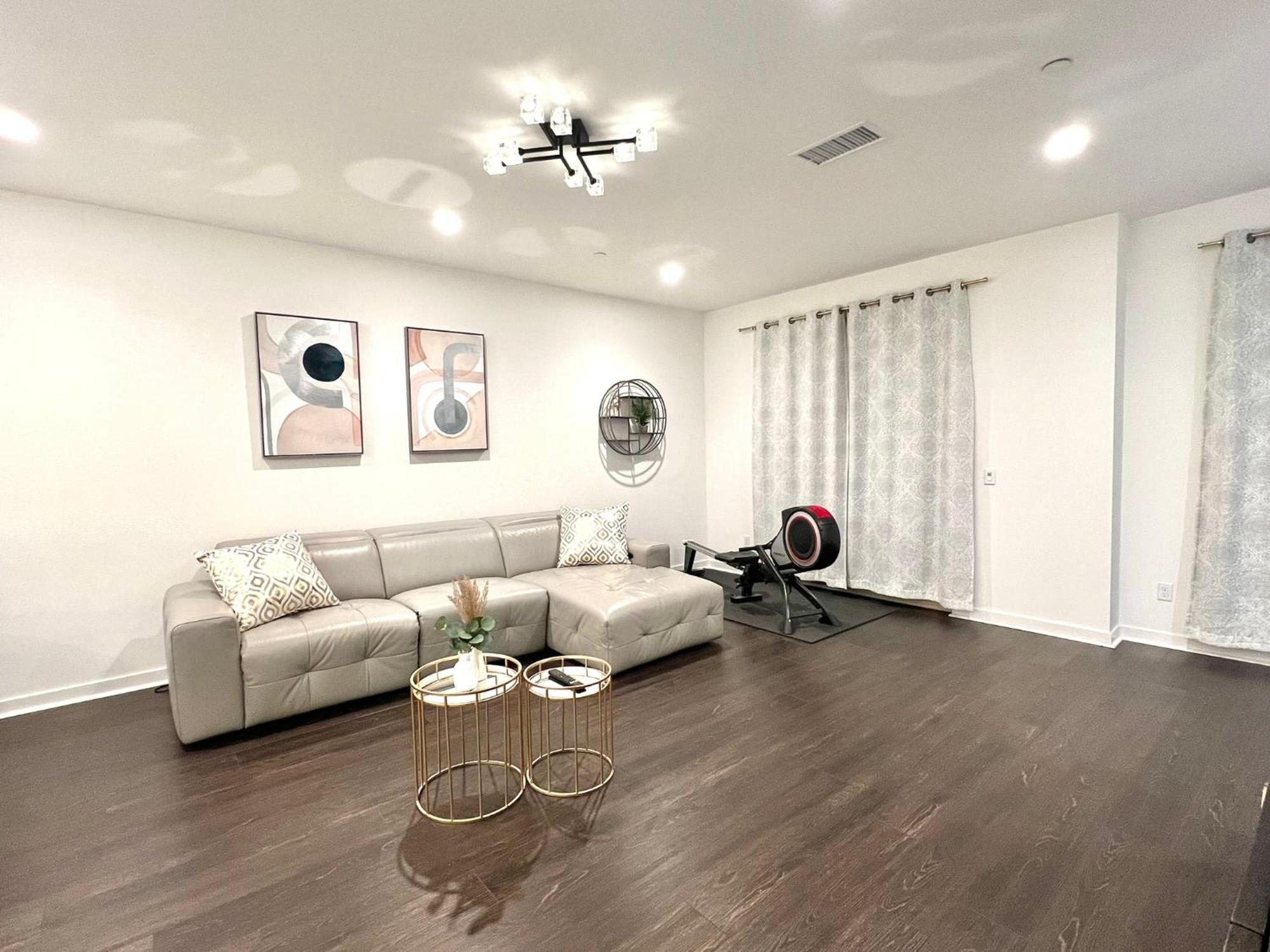 Holiday home Casa Dolce Vita - Luxury Modern - Flexible Monthly Arrangements Available 30-night Minimum Irvine