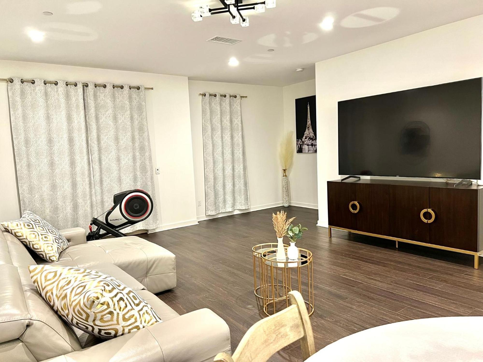 Casa Dolce Vita - Luxury Modern - Flexible Monthly Arrangements Available 30-night Minimum Holiday home *